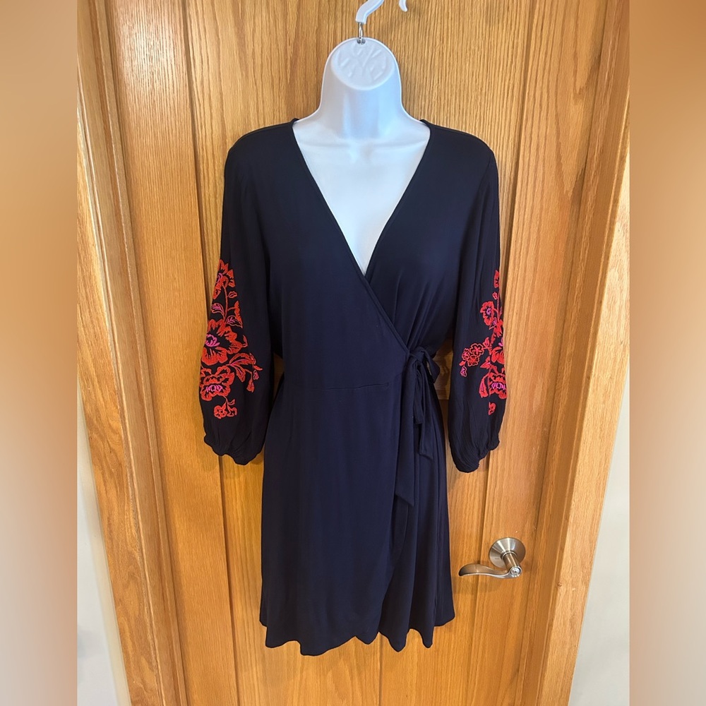 NEW Stitch Fix Black Red Embroidered Faux Wrap V‎ Neck Balloon Long Sleeve S